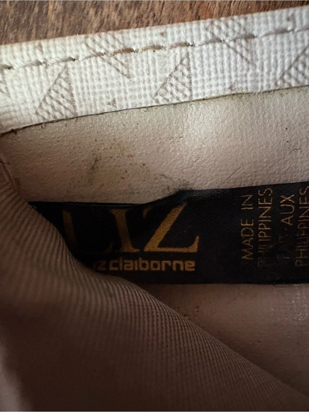 Compact Beige/Tan Vintage Liz Claiborne Women's Wallet